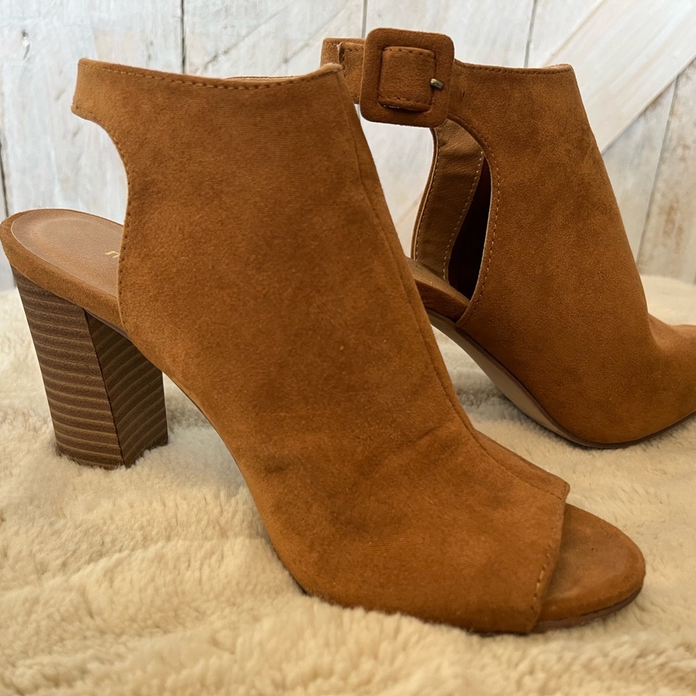 Madden Girl "Beckkie" Faux Suede Brown Heeled Peep Toe Ankle Booties Size 6.5M
